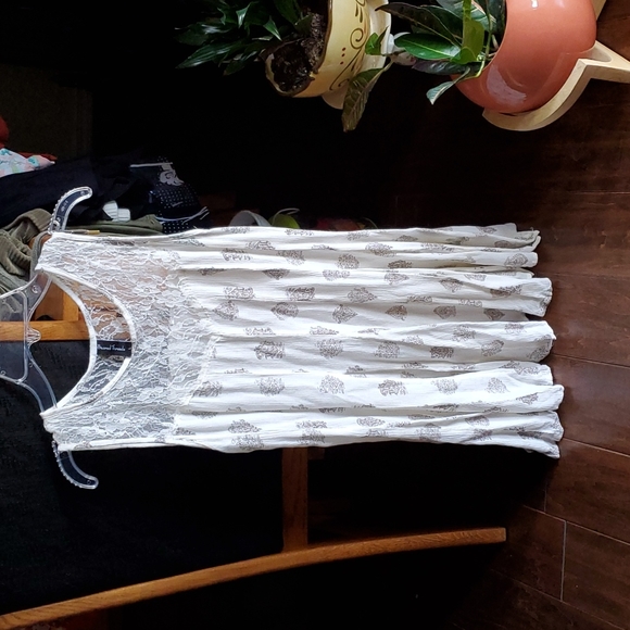 Sacred Threads L Sleveless Top - Picture 3 of 6